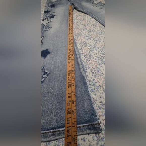 NWT Oli & Hali Star Patch Studded Jeans - Size XL - Price Firm - Picture 8 of 13